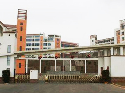 南寧大學中小學校園單位LED護（hù）眼教室燈/LED黑板燈/節能燈改造案例