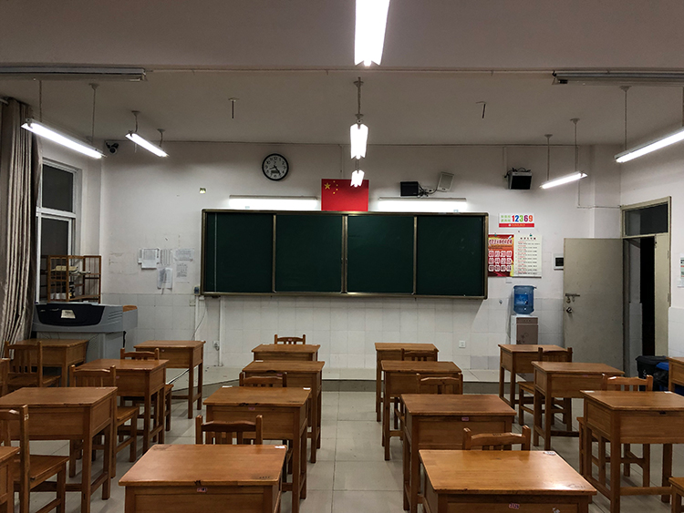 貴陽市觀山湖區第一高級中學護眼教室燈光（guāng）改造（zào）前